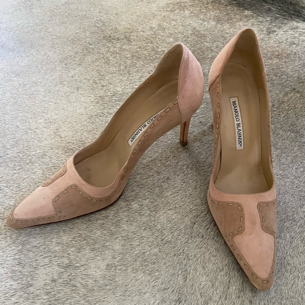 Manolo Blahnik nude/pink suede pumps